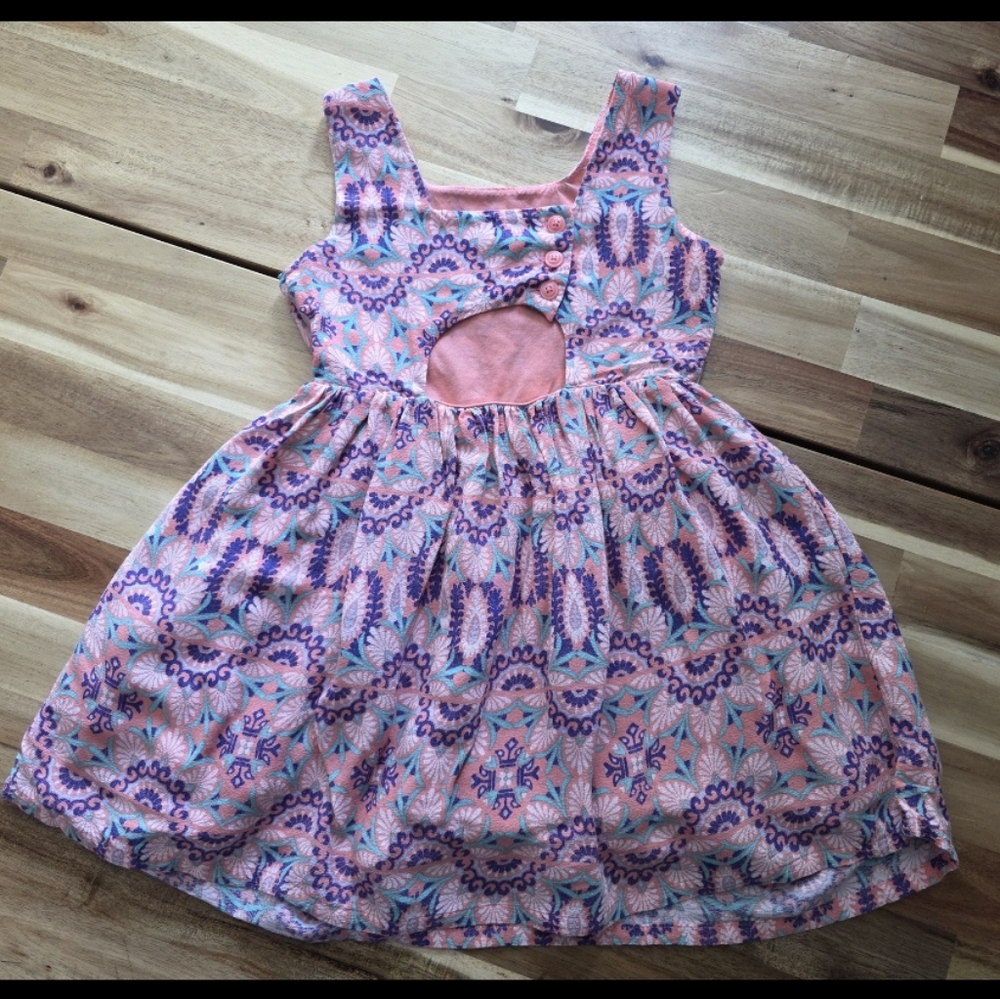 Beautiful Dress - Picture 2 of 4